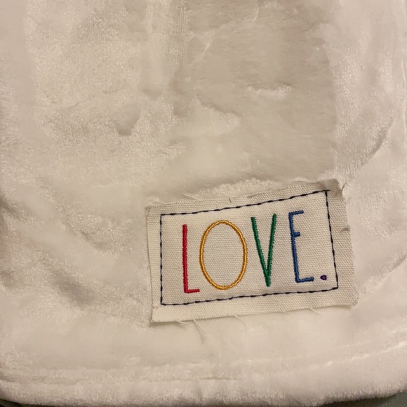 Rae Dunn-“LOVE” Baby Blanket - Picture 2 of 3